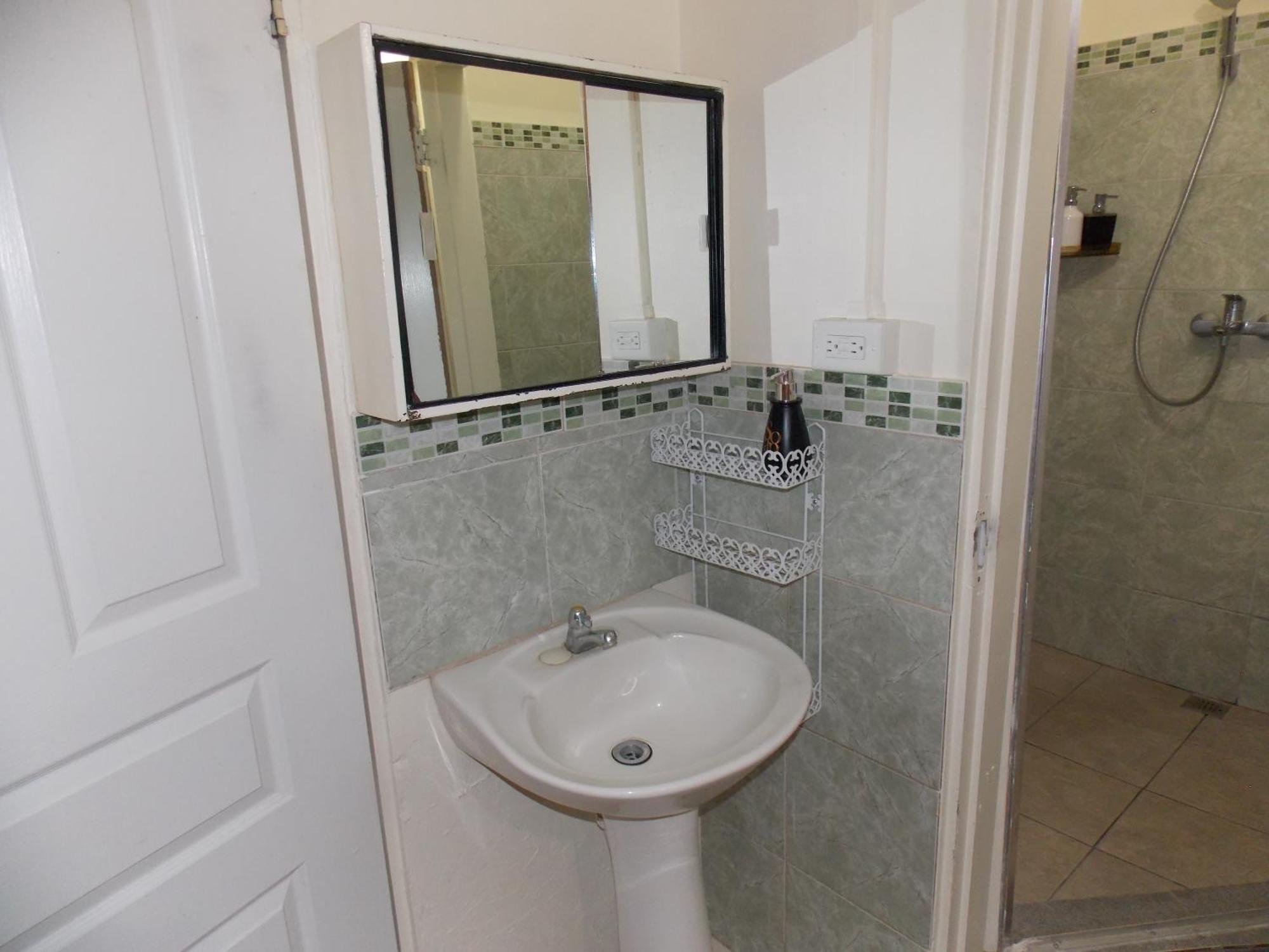 Stewart Apt- Trincity, Airport, Washer, Dryer, Office, Cable , Wifi Номер фото